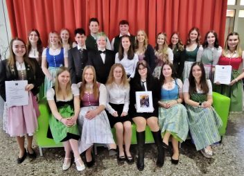 HLW wurden stolz Diplomarbeiten präsentiert