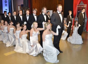 Begeisterte Besucher am HTL-Ball in Trieben
