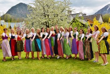 Mehr als 40 junge Damen haben das Casting zur Narzissenköniginnenwahl absolviert. 20 von ihnen treten ab 2. Mai 2013 zum Onlinevoting fürs Finale an.
