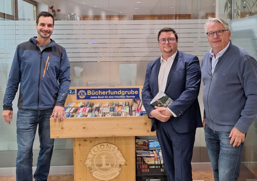Lions-Präsident Günther Hensle, Filialleiter Robert Leu und Lions-Zensor Gerhard Steinhuber
