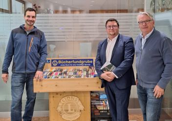 Lions-Präsident Günther Hensle, Filialleiter Robert Leu und Lions-Zensor Gerhard Steinhuber