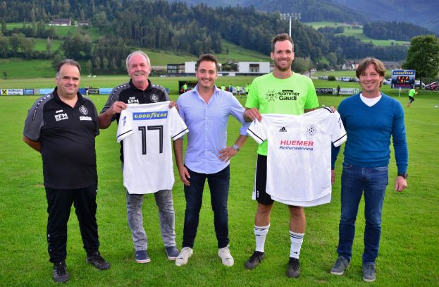 Kurt Wolkow Kassier SVL, Werner Prommer Obmann SVL, Benjamin Obererlacher Marketingleiter von Goodyear Dunlop Tires Austria, Matthias Prommer Kapitän SVL und Eduard Hollinger, Geschäftsführer Reifen Huemer