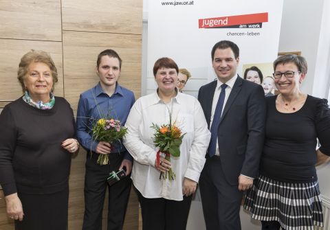 JaW-Aufsichtsratsvorsitzende Dr.in Anna Rieder, Haussprecherin Barbara Schneider mit Stellvertreter, LH-Stv. Mag. Michael Schickhofer und JaW-Liezen-Zweigstellenleiterin Elfriede Aster