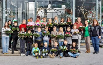 Adventskranz binden im Lagerhaus Aigen