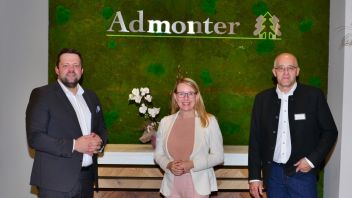 Wirtschaftsdirektor des Benediktinerstiftes Admont, Ing. Mag. Franz Pichler, Bundesministerin für Digitalisierung und Wirtschaftsstandort, Dr. Margarete Schramböck und Vorstand Gerhard Eckhart