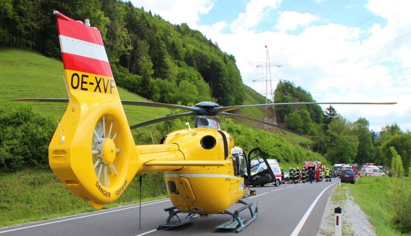 Schweren Verkehrsunfall auf der B320