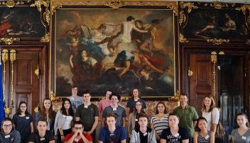 Schüler der HAK „mischen im Landhaus mit“