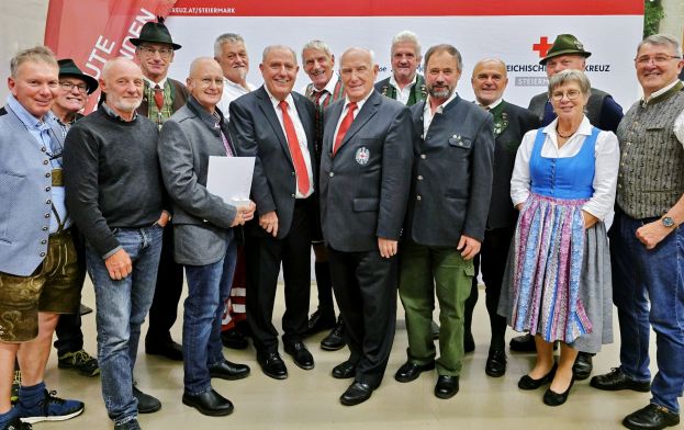 Abordnung der Blutspender aus dem Bezirk Liezen mit dem Präsidenten des Roten Kreuz Steiermark Siegfried Schrittwieser sowie dem Vizepräsidenten &amp; Bezirksstellenleiter Otto Marl.