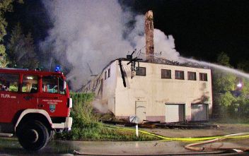 150 Mann kämpfen gegen Großbrand
