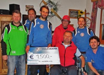Jugendleiter Christian Köberl, Obmann-Stellvertreter Jürgen Hofer, Kapitän Dr. Georg Petritsch, Paul König, Charly Rastl, Daniel Buchner und Obmann Christian Stöckl