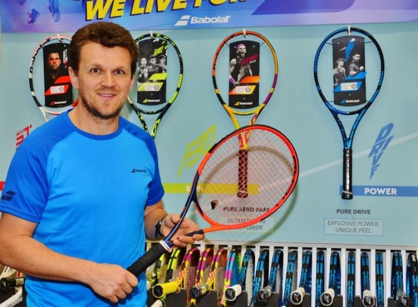 1. Mike's Tennis Messe