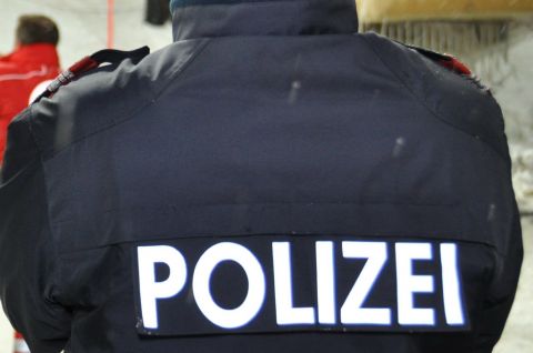 Sattelzug stürzte über Böschung