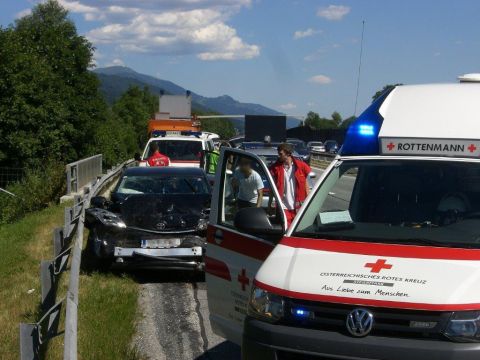 Auffahrunfall fordert zwei Verletzte