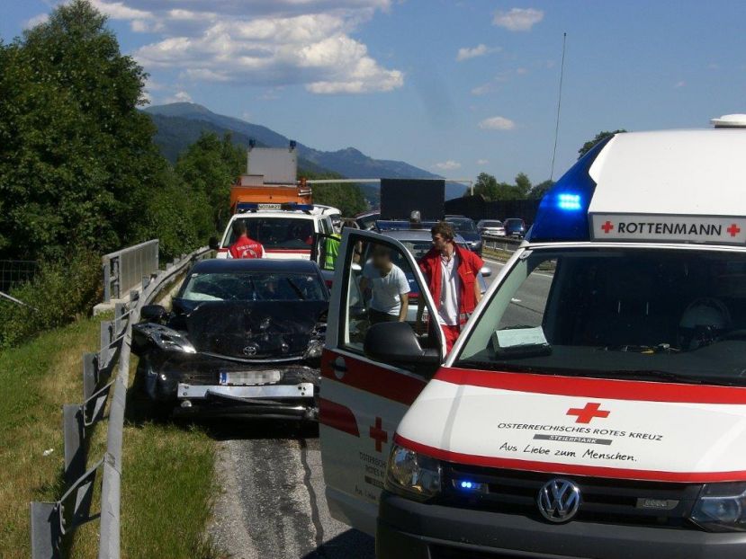 Auffahrunfall fordert zwei Verletzte
