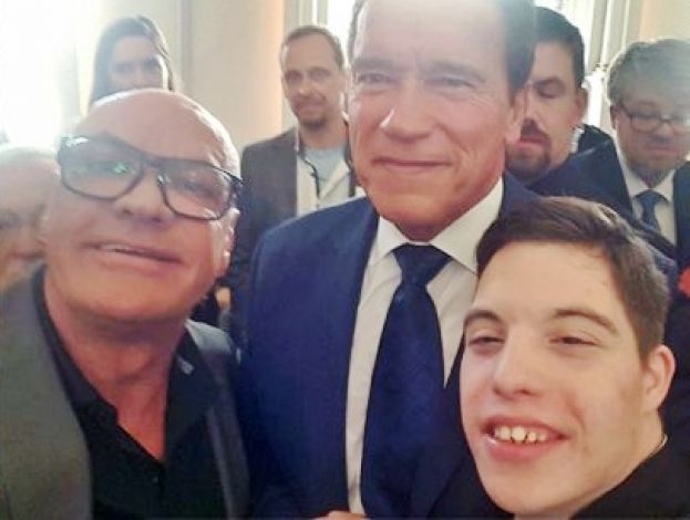 Medaillenregen und treffen mit Arnold Schwarzenegger
