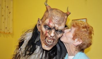 Ein Busserl für den Krampus