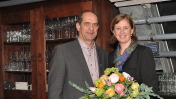 Bildunterschrift: Bürgermeister Herbert Gugganig mit Wirtschaftslandesrätin MMag. Barbara Eibinger-Miedl.