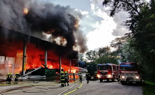 Großbrand einer Verwertungsanlage