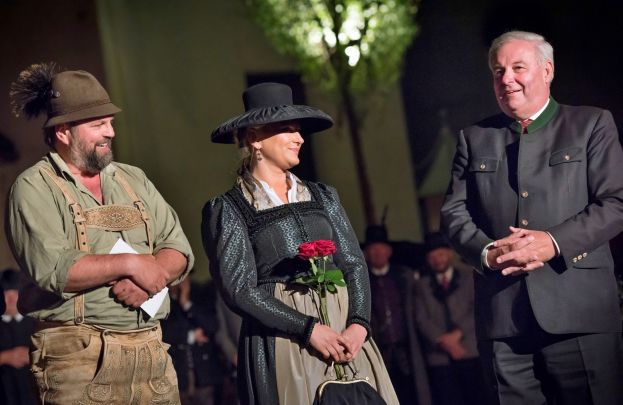 Öblarns Bürgermeister Franz Zach, Obfrau des Festspielvereines Claudia Gassner und Landeshauptmann Hermann Schützenhöfer