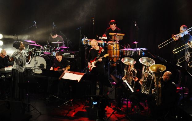 Carter &amp; Heavy Tuba rocken am Loser