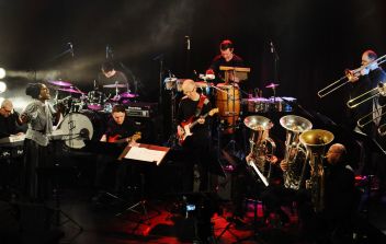 Carter &amp; Heavy Tuba rocken am Loser