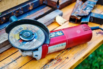 Elektrowerkzeuge und Akkugeräte gestohlen
