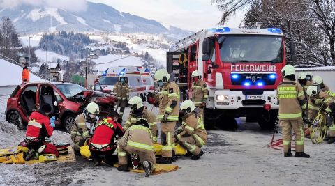 Frontalkollision fordert fünf Verletzte