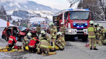 Frontalkollision fordert fünf Verletzte