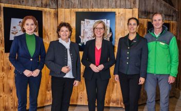 LR Simone Schmiedtbauer, LR Ursula Lackner, BM Leonore Gewessler, ÖBB Vst. Judith Engelund NP GF Herbert Wölger