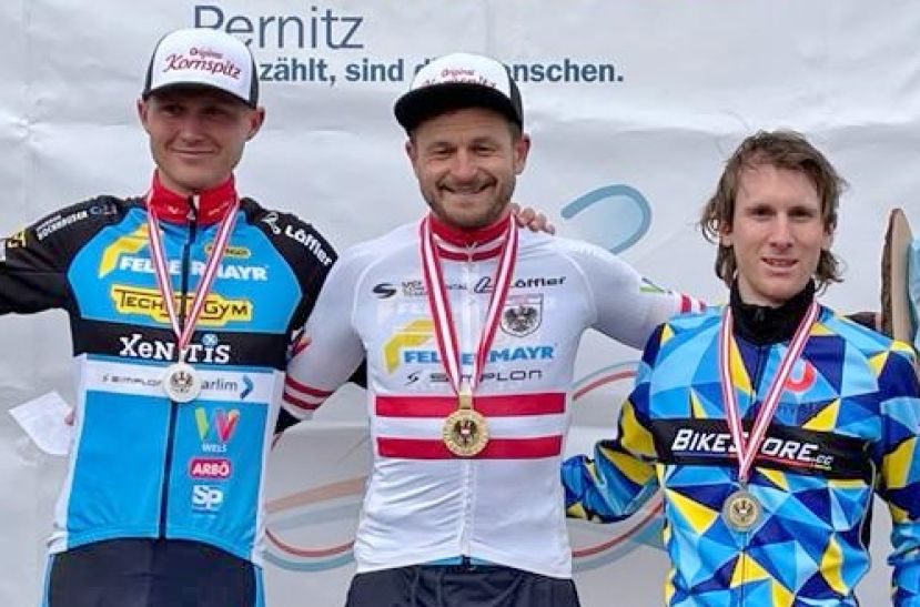 Moran fährt trotz Reifenschaden auf Rang zwei
