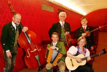 Die Ausseer Bradlmusi ist Repräsentant der Steiermark bei der beliebten Volksmusik-Sendung „Mei liabste Weis“ in Bad Aussee.