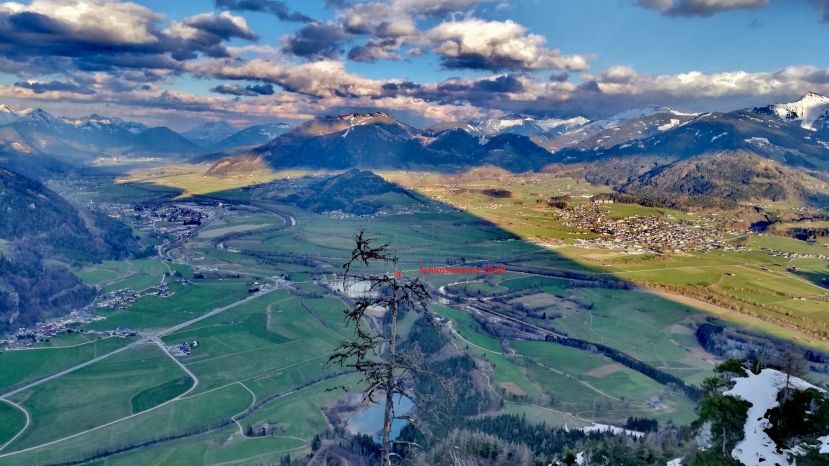 Aussicht vom Tressenstein, der Grimming wirft seinen Schatten ins Ennstal