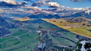 Aussicht vom Tressenstein, der Grimming wirft seinen Schatten ins Ennstal