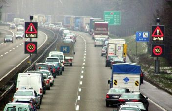 Rettungsgasse für den Bussibär