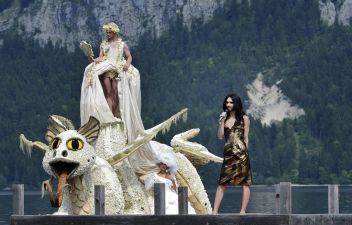 Conchita Wurst beim Narzissenfest