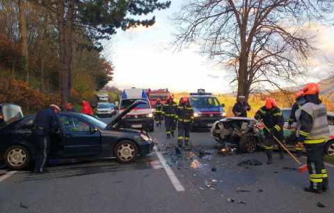 Zwei Verletzte bei Frontalzusammenstoß