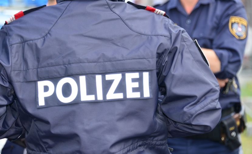 Kleinkind auf Schutzweg von Pkw erfasst
