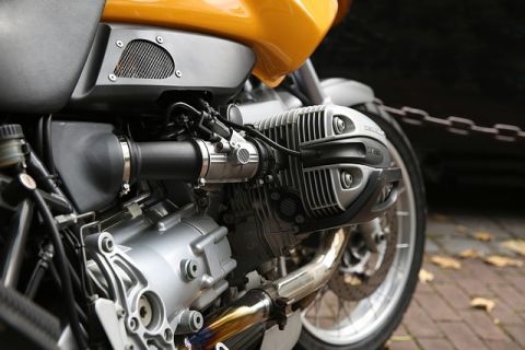 Biker stürzte in die Enns