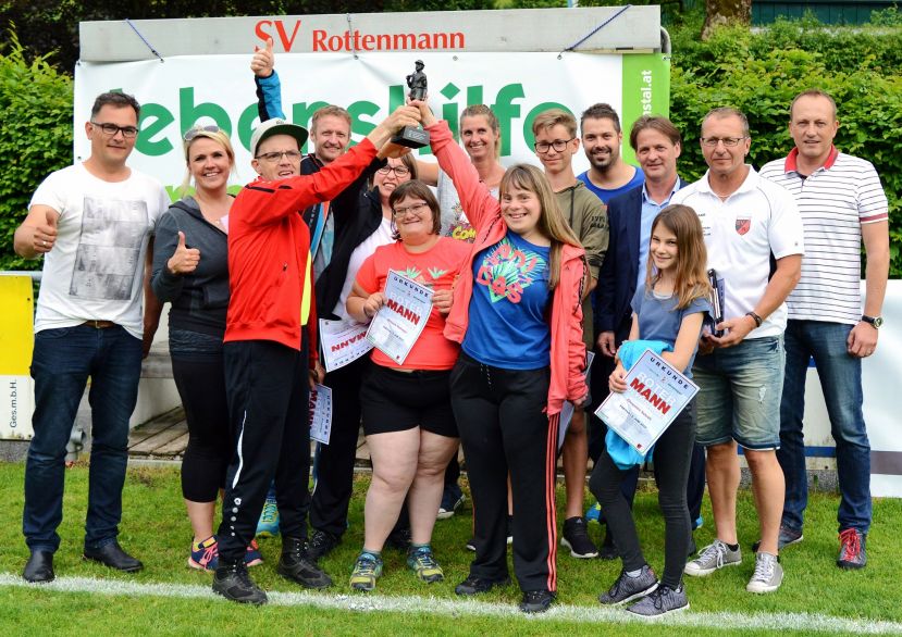 Der &quot;Rote-Mann&quot;-Wanderpokal ging bei der 5. Roter-Mann-Olympiade im Paltenstadion Rottenmann an das Team der Mobilen Dienste der Lebenshilfe Ennstal.