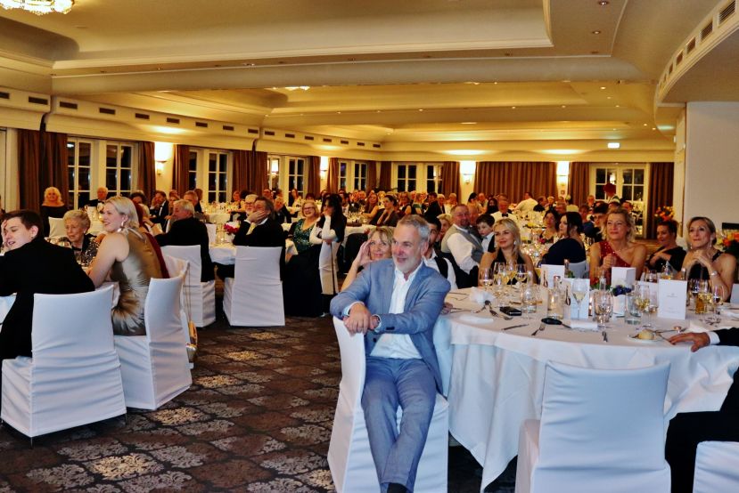 Volles Haus bei der Charity-Night auf Schloss Pichlarn