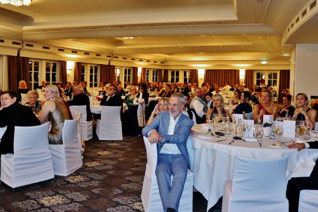 Volles Haus bei der Charity-Night auf Schloss Pichlarn
