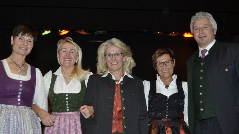 Gerti Pfatschbacher, Ingrid Weinacht, Roswitha Glashüttner, Antonia Oster und Mag. Karl Edegger