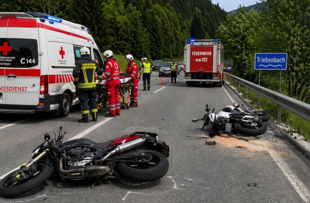 Motorrad-Unfall bei Überholmanöver