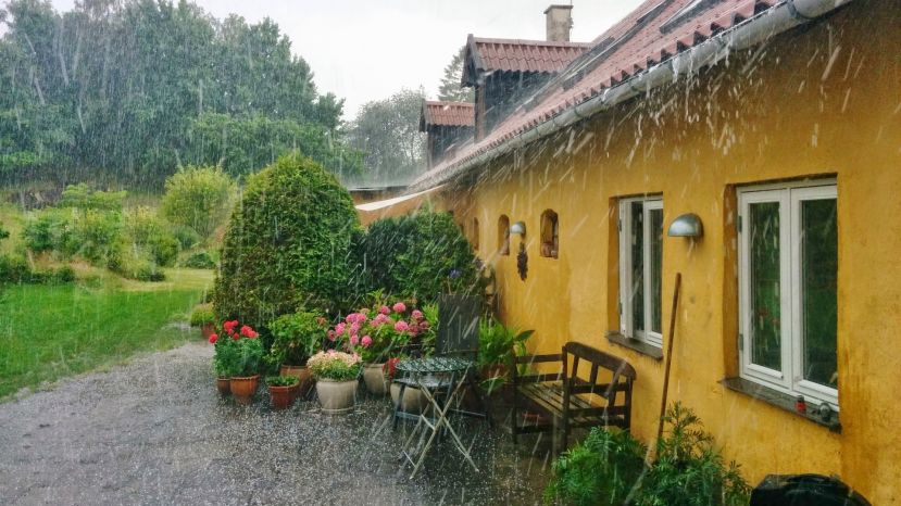 Sind Unwetterschäden auf der Terrasse versichert?