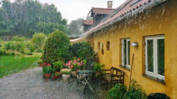Sind Unwetterschäden auf der Terrasse versichert?
