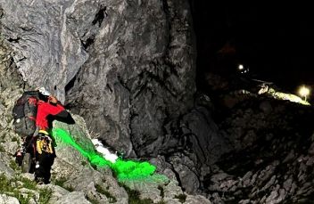 Bergretter retten zwei verstiegene Kletterer