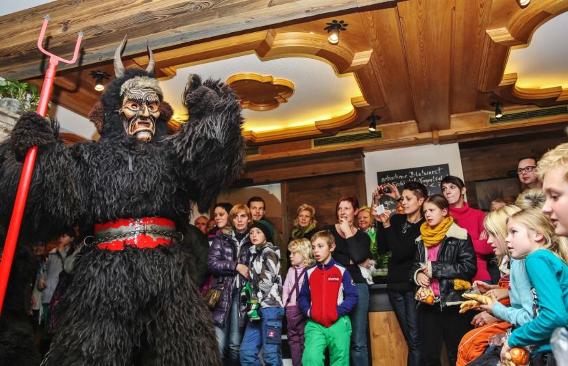 Traditionelles Nikolospiel in Bad Mitterndorf