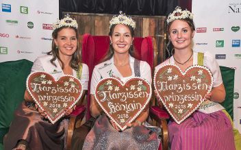 Prinzessin Tina Zinhobl aus Ohlsdorf, Oberösterreich, Königin Silvia Mair aus Neuhofen, Oberösterreich, und Prinzessin Cornelia Huber aus Bad Mitterndorf