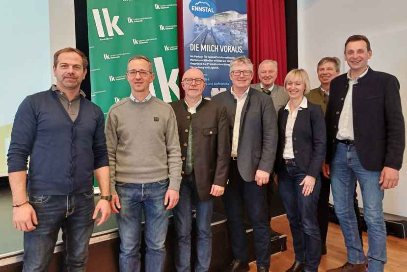 Ing. Christian Höfler, Fachberater Referat Bauen, Mag. Martin Karoshi, Referatsleiter Referat Betriebswirtschaft, Markt und Innovation, Stefan Lindner, Obmann Berglandmilch, Dr. Peter Pless, Referat Veterinärdirektion Steiermark, Leiter des Fachteams Veterinärlabor und Zoonosenüberwachung, Dipl.-Ing. Gertrude Freudenberger, Arbeitskreisleiterin AK Milch und Rinderproduktion, Mag. Markus Gerharter, LGE, ARV Andreas Radlingmaier, LGE und Kammerobmann Peter Kettner