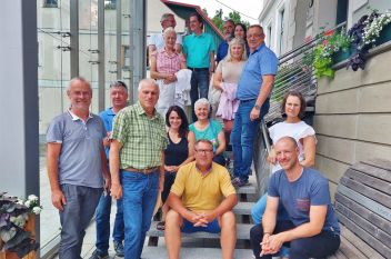 Bürger:innen und Gemeindevertreter:innen bei der Exkursion in Stanz im Mürztal